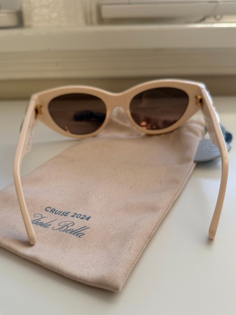 LOUIS VUITTON LV Malletage Cat-Eye Sunglasses - Picture 5 of 8